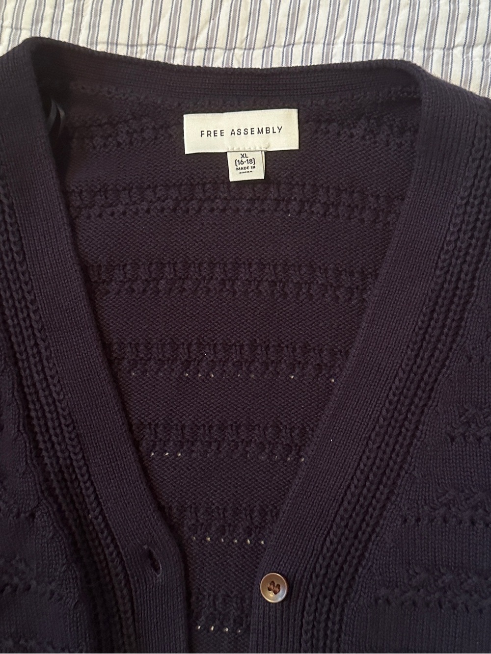 NEW Blue Short-Sleeve Button Cardigan Sweater Navy Free Assembly XL - Picture 7 of 8
